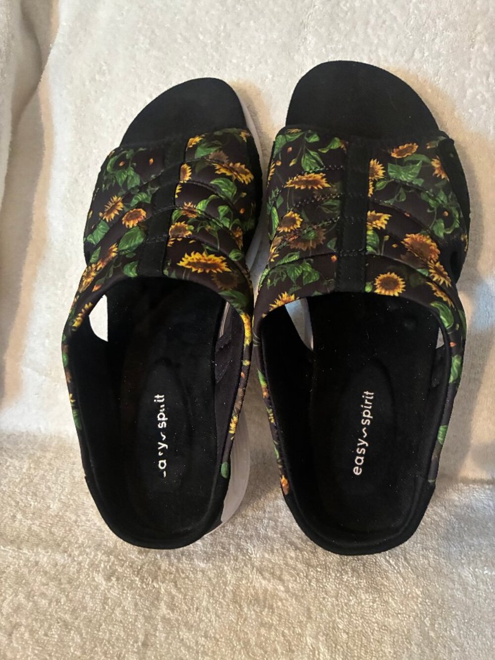 EASY SPIRIT SLIP ON SANDALS